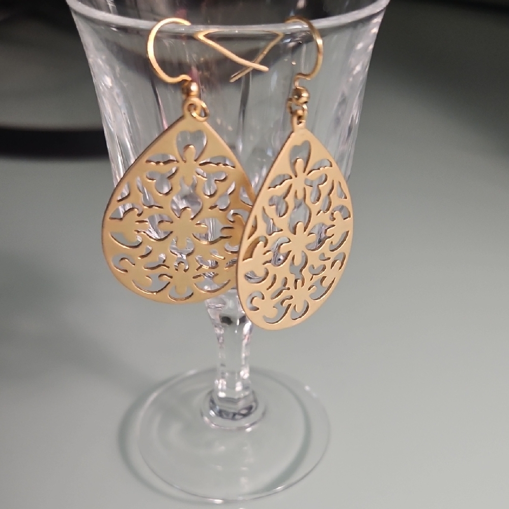 Elegant Gold Teardrop Earrings